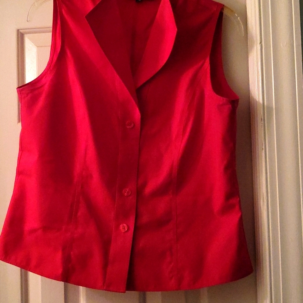 Red sleeveless blouse by Jones of New York; no iron Size 10